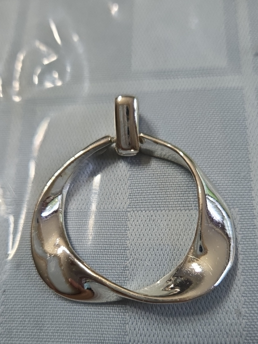 Vintage RMN The Roman Company Sculpted Loop Pendant - Silvertone